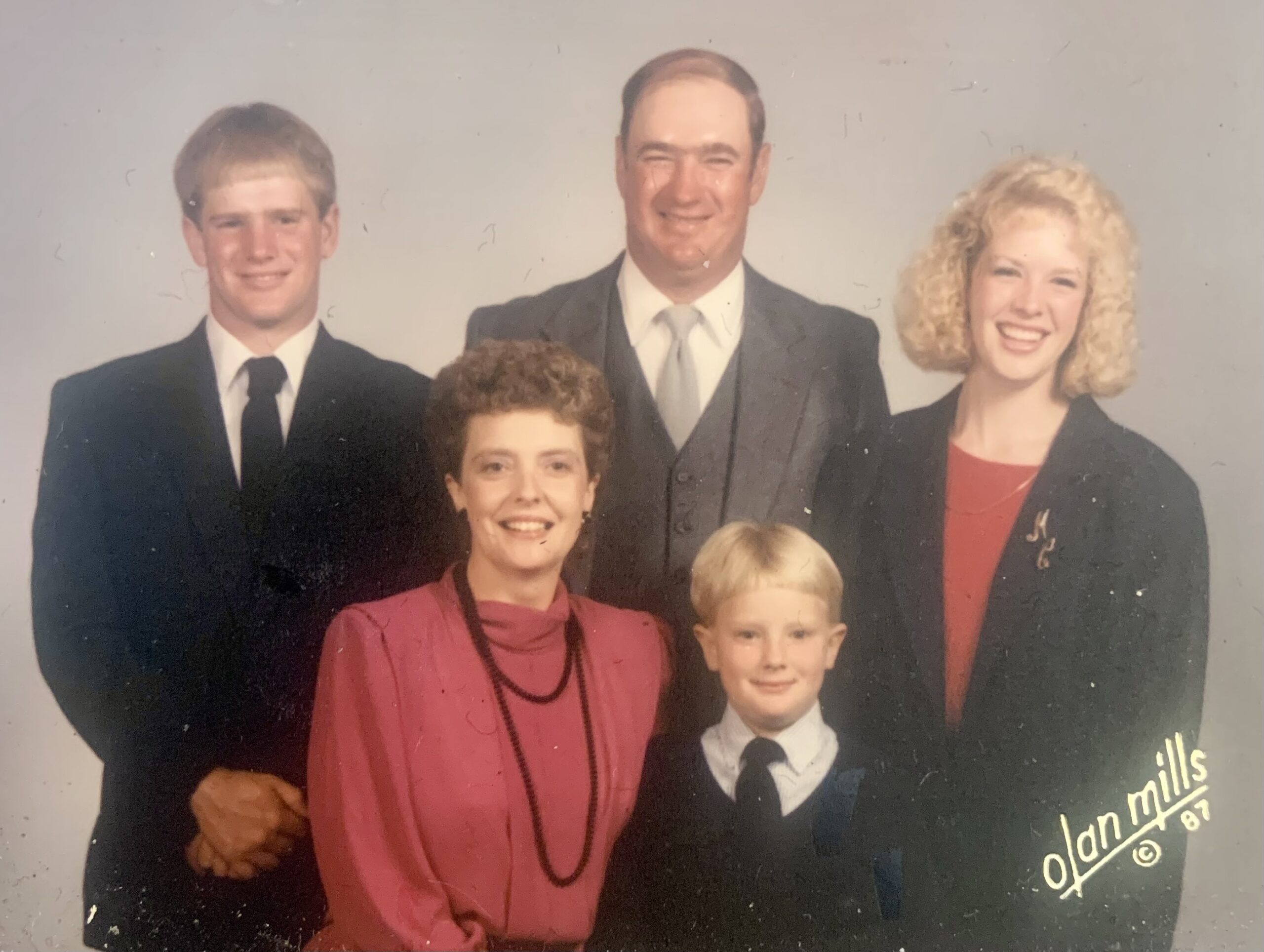 A tribute to the Olan Mills family picture!